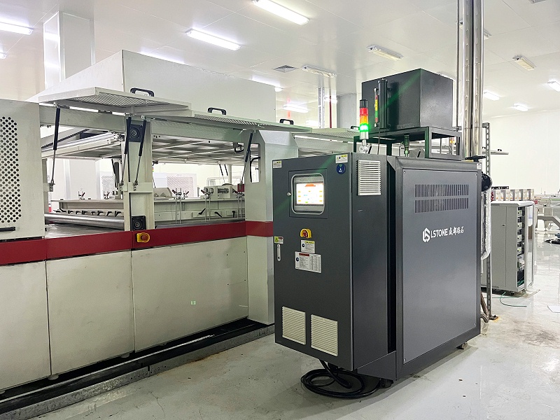 光伏層壓機(jī)模溫機(jī)的工作原理，提高太陽能電池封裝質(zhì)量