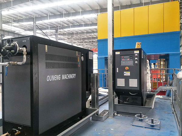 隔熱墊成型模溫機(jī)，為汽車內(nèi)飾件提供控溫解決方案